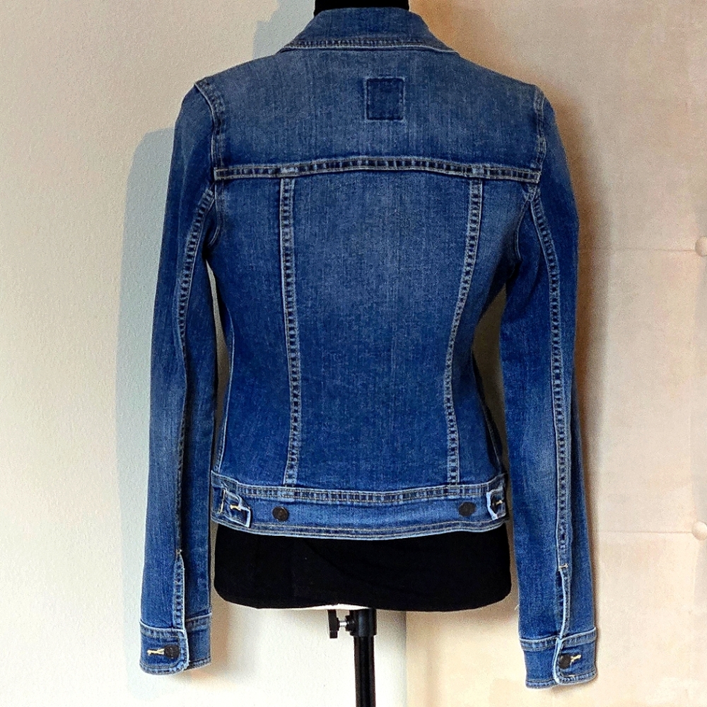 Old Navy Denim Trucker Jacket Classic Blue - 2 Side Pockets, 2 Chest Pockets EUC - Picture 2 of 9